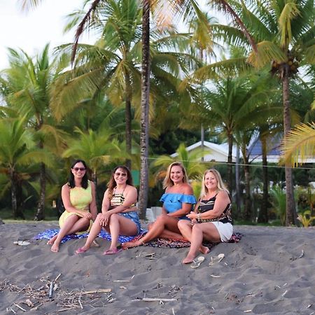 Cocomar Beachfront Hotel Parrita Bagian luar foto