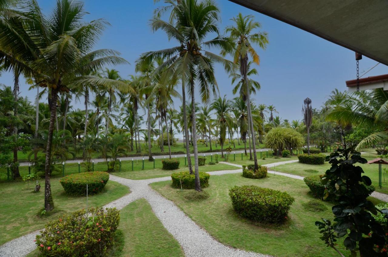 Cocomar Beachfront Hotel Parrita Bagian luar foto