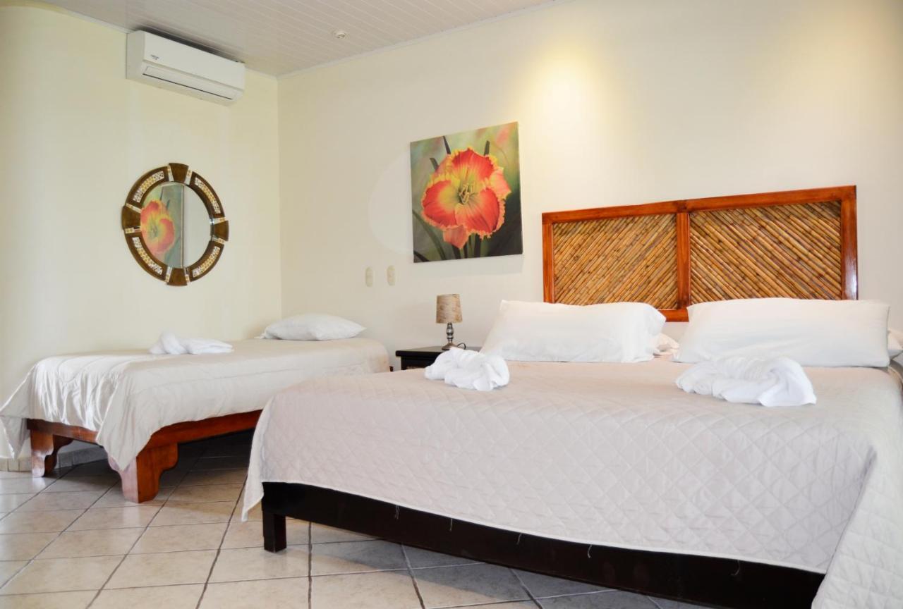 Cocomar Beachfront Hotel Parrita Bagian luar foto