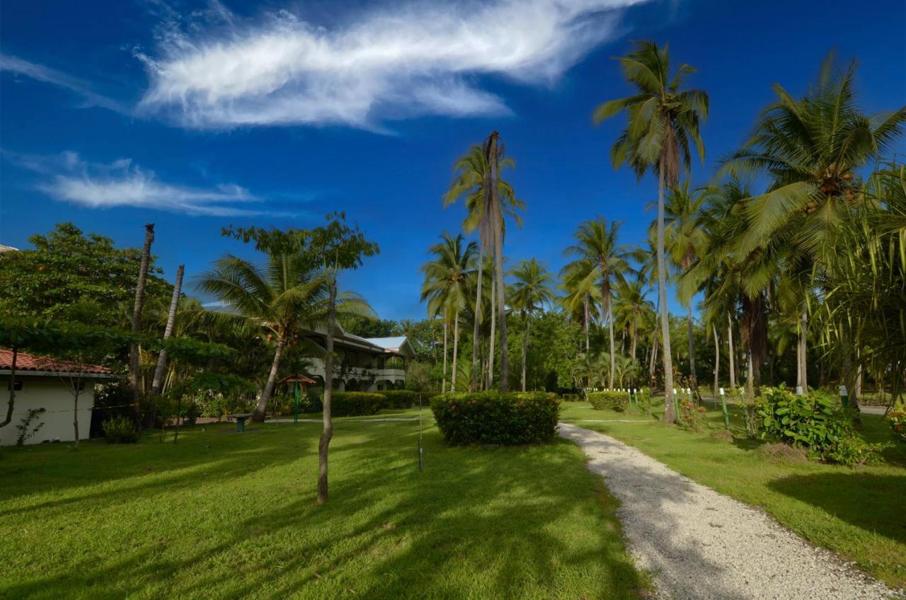 Cocomar Beachfront Hotel Parrita Bagian luar foto