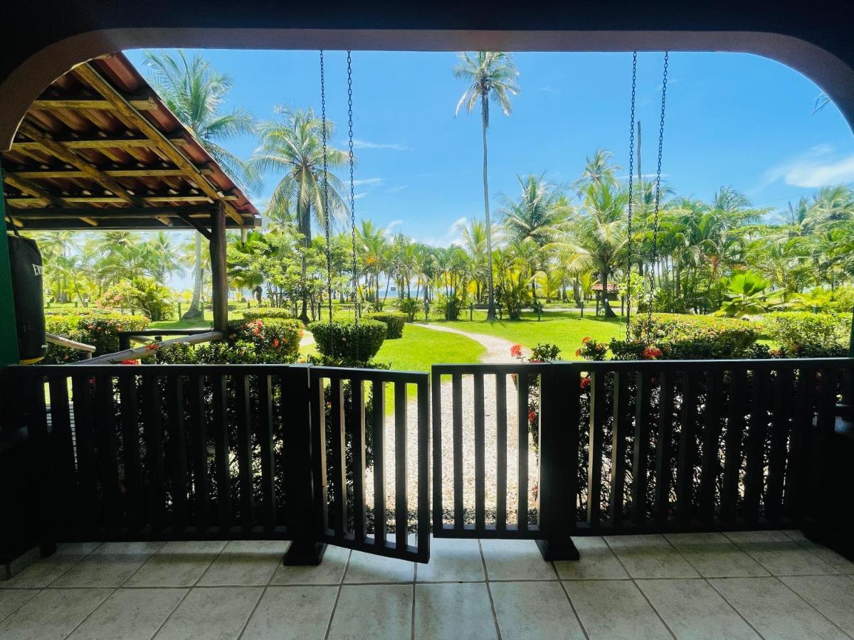 Cocomar Beachfront Hotel Parrita Bagian luar foto