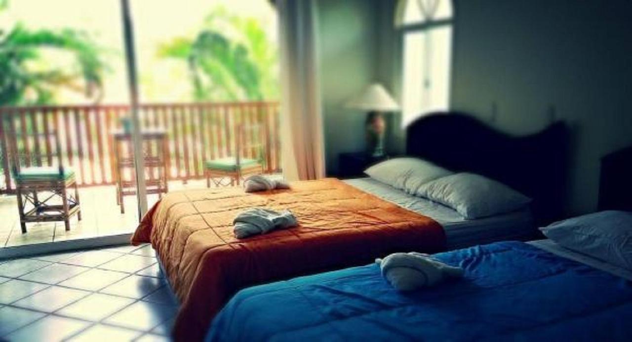 Cocomar Beachfront Hotel Parrita Bagian luar foto